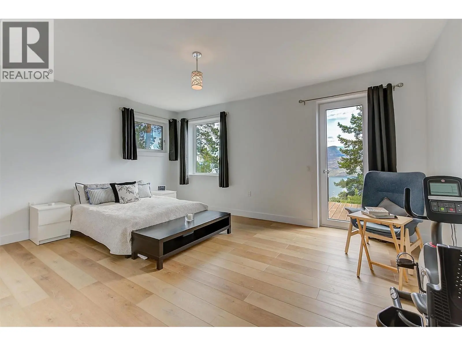 6131 Seymoure Lane. Peachland, British Columbia