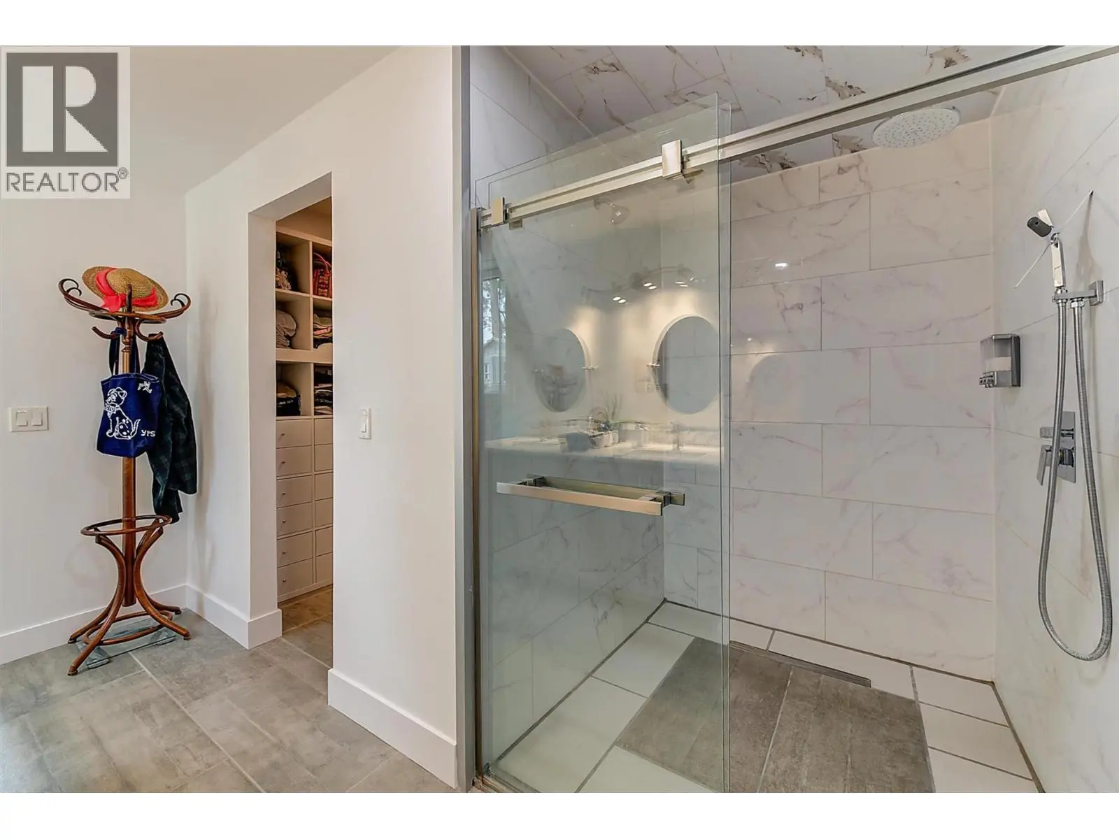 6131 Seymoure Lane. Peachland, British Columbia
