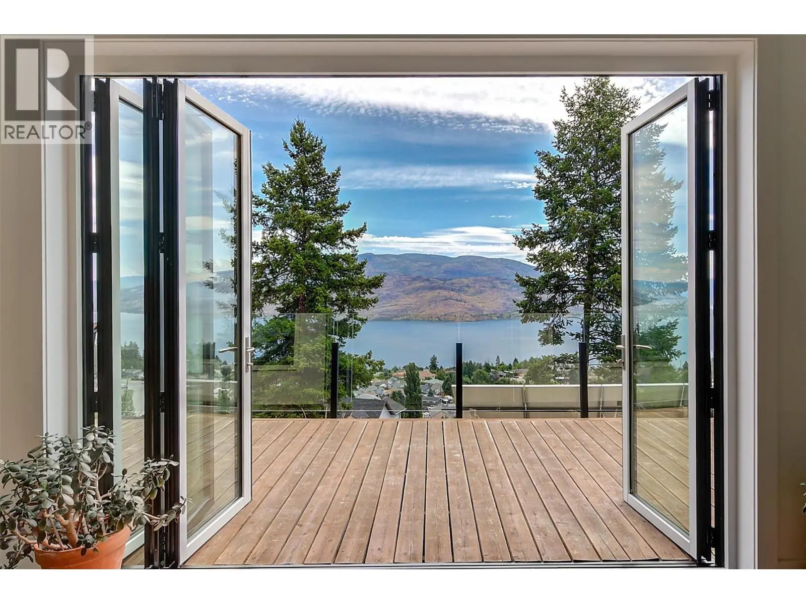 6131 Seymoure Lane. Peachland, British Columbia