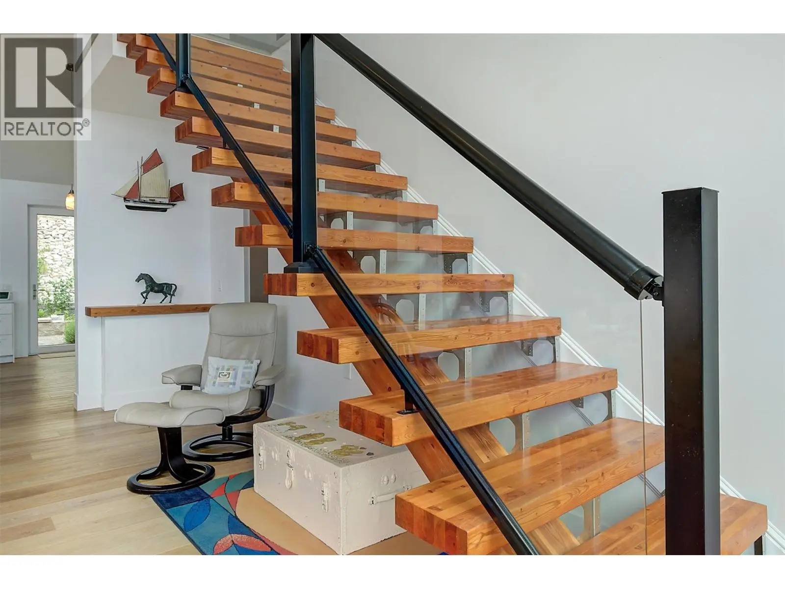 6131 Seymoure Lane. Peachland, British Columbia