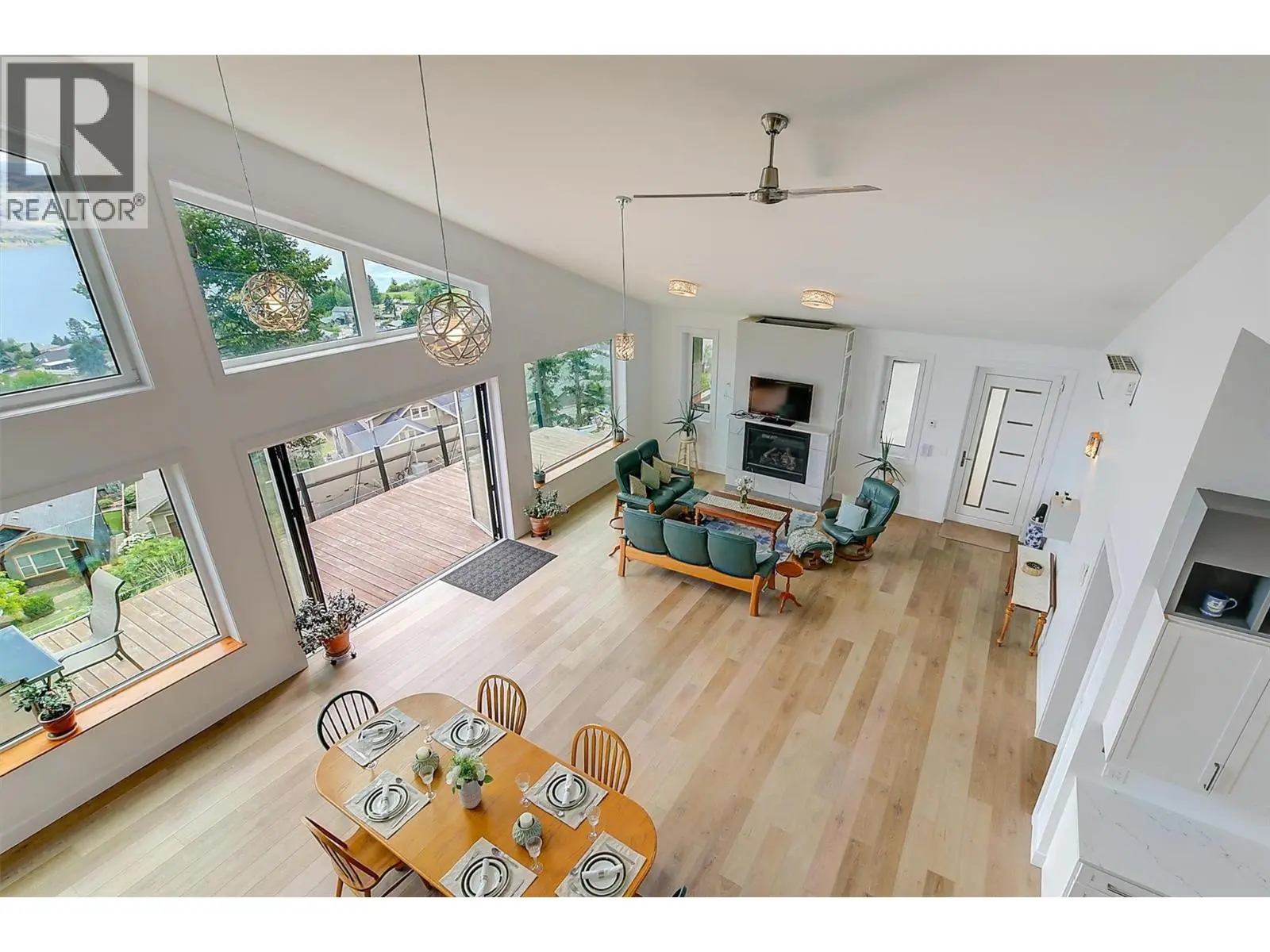 6131 Seymoure Lane. Peachland, British Columbia