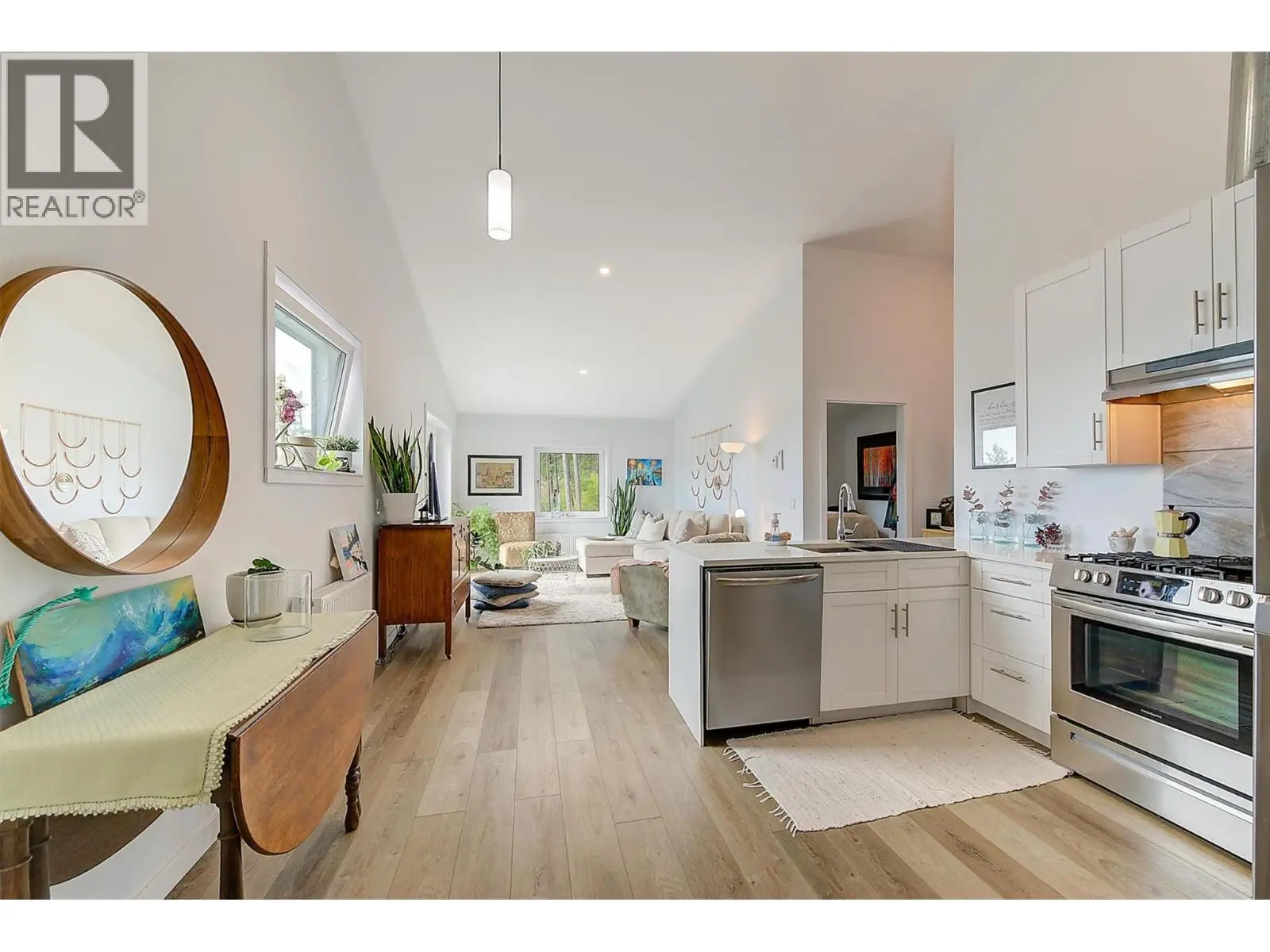 6131 Seymoure Lane. Peachland, British Columbia