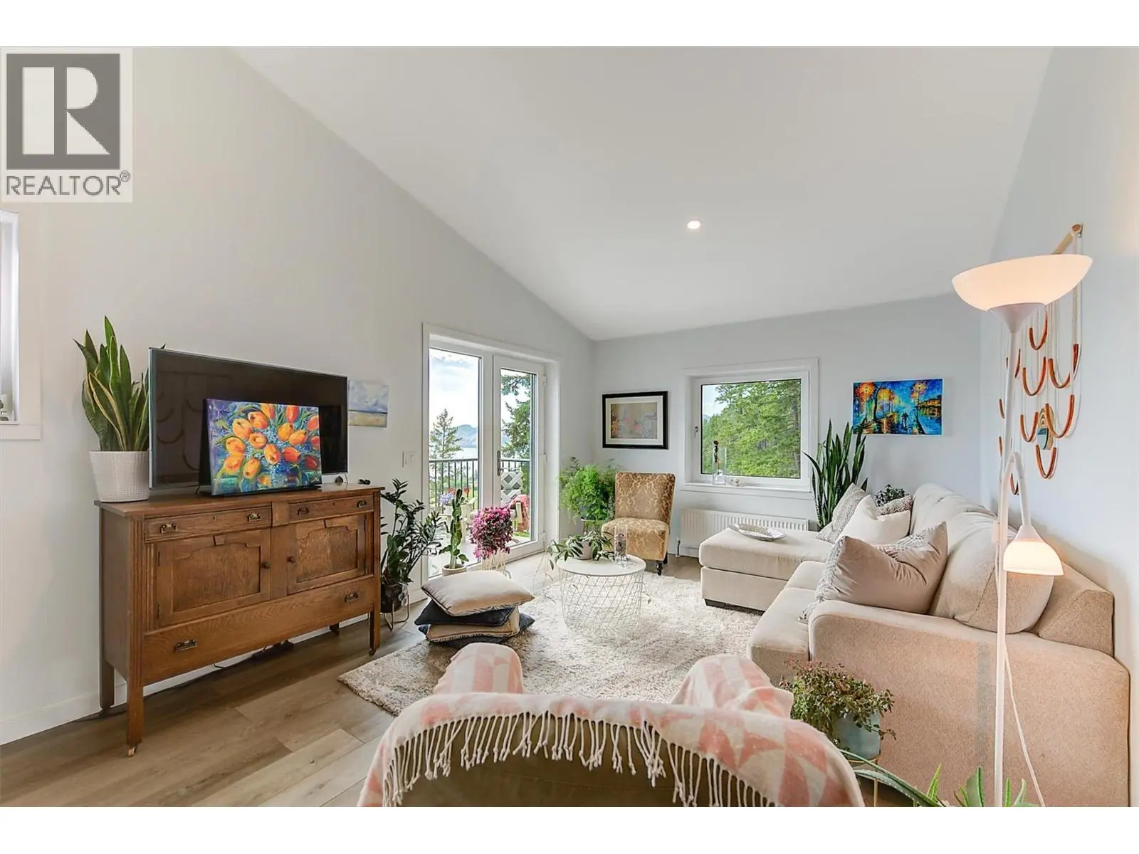 6131 Seymoure Lane. Peachland, British Columbia