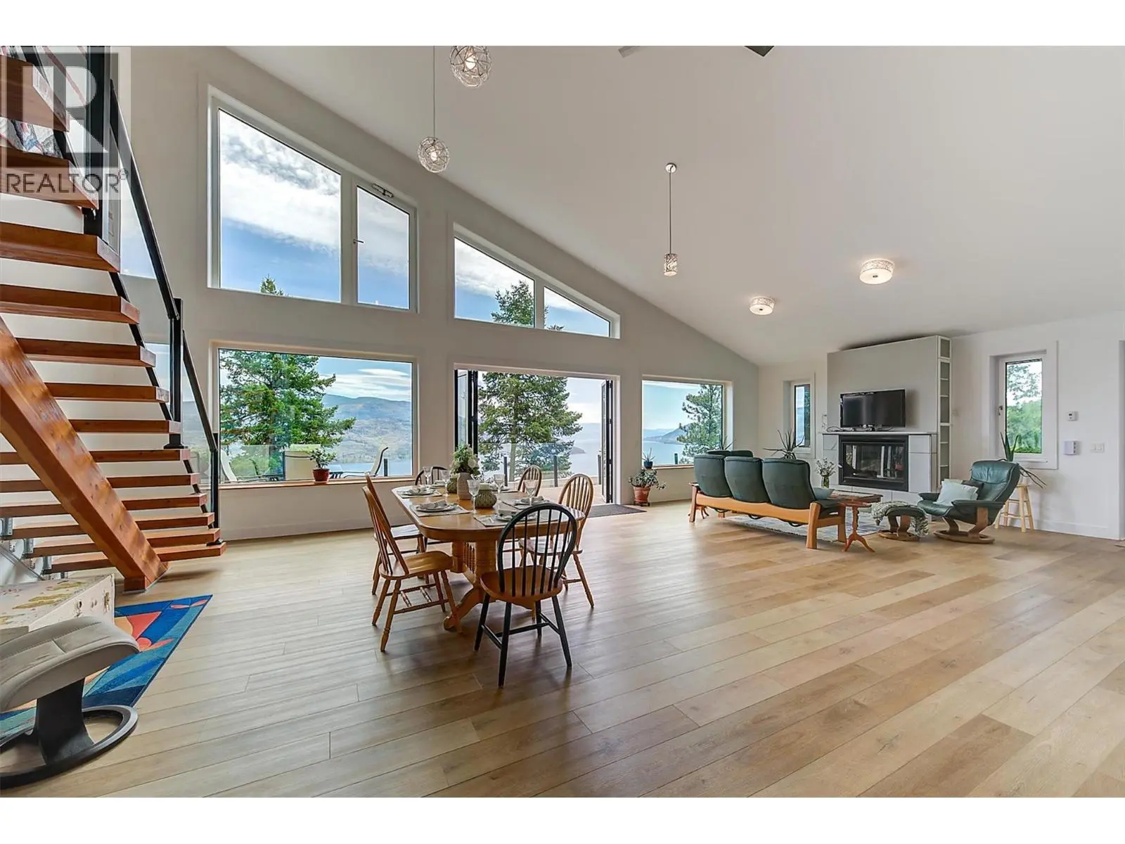 6131 Seymoure Lane. Peachland, British Columbia