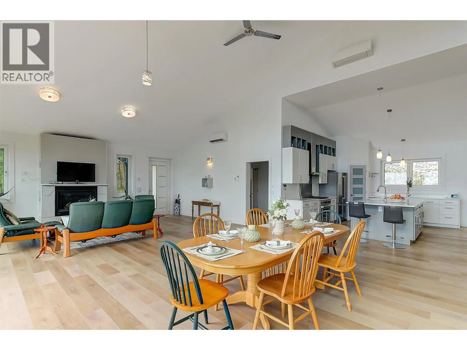 6131 Seymoure Lane. Peachland, British Columbia