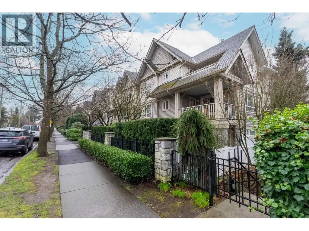 302 333 E 1st Street, North Vancouver