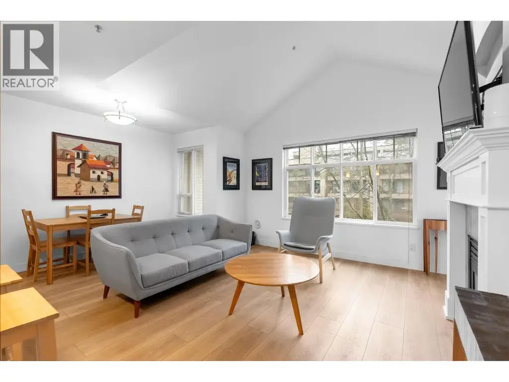 302 333 E 1st Street, North Vancouver
