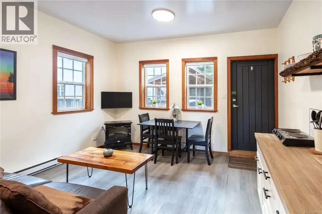 3 1002 Peninsula Rd, Ucluelet