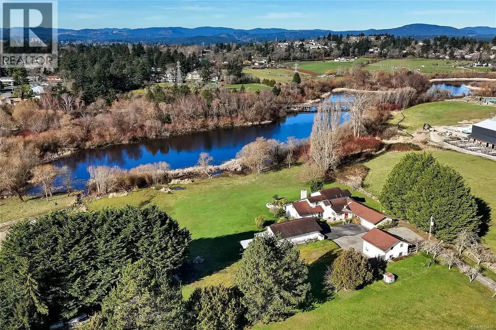 4220 Blenkinsop Rd, Saanich