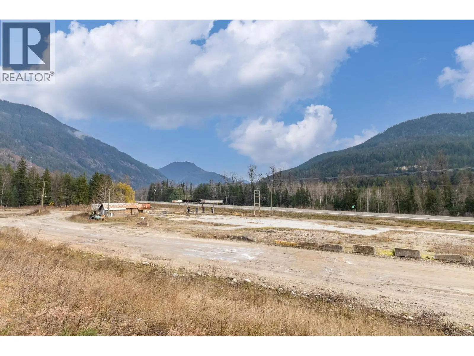 5487 Prosh Frontage Road. Malakwa, British Columbia