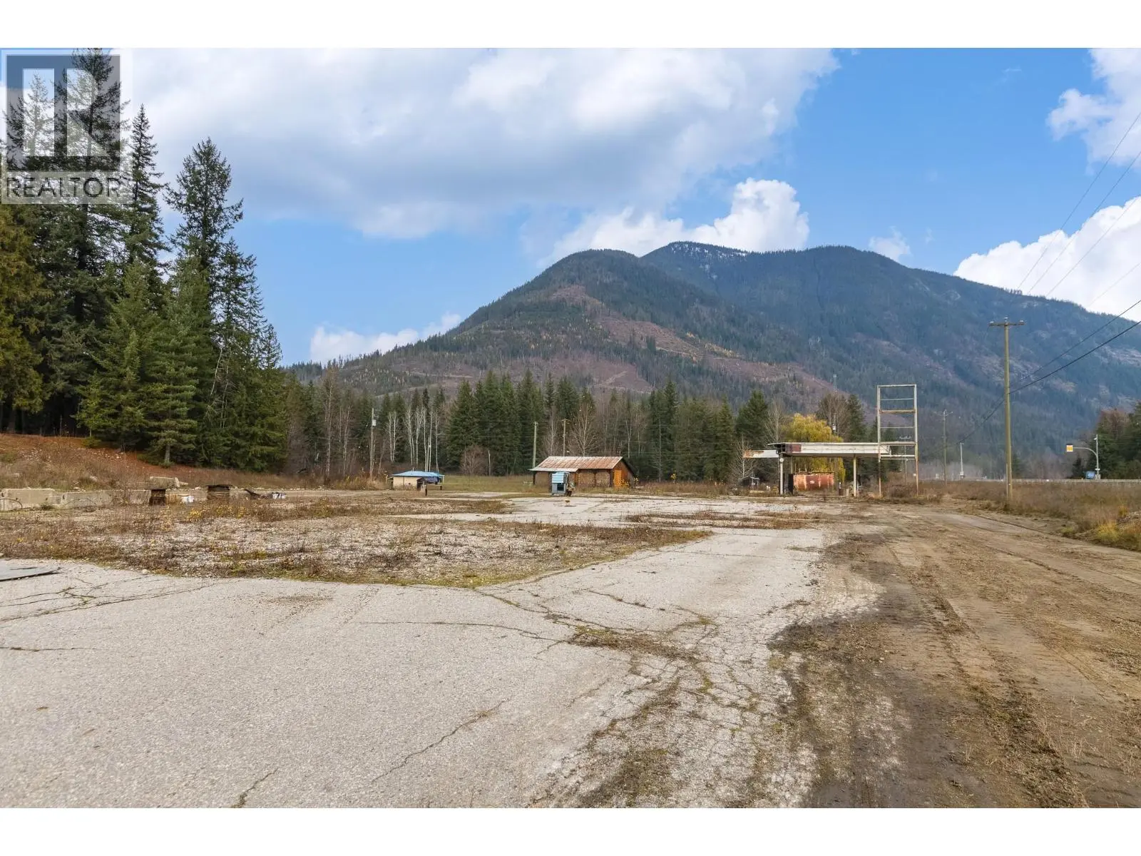 5487 Prosh Frontage Road. Malakwa, British Columbia