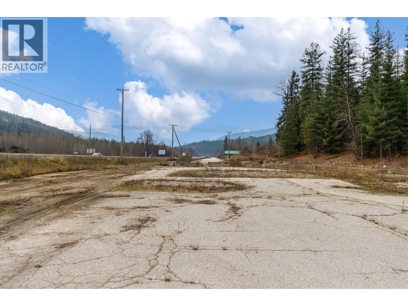5487 Prosh Frontage Road. Malakwa, British Columbia
