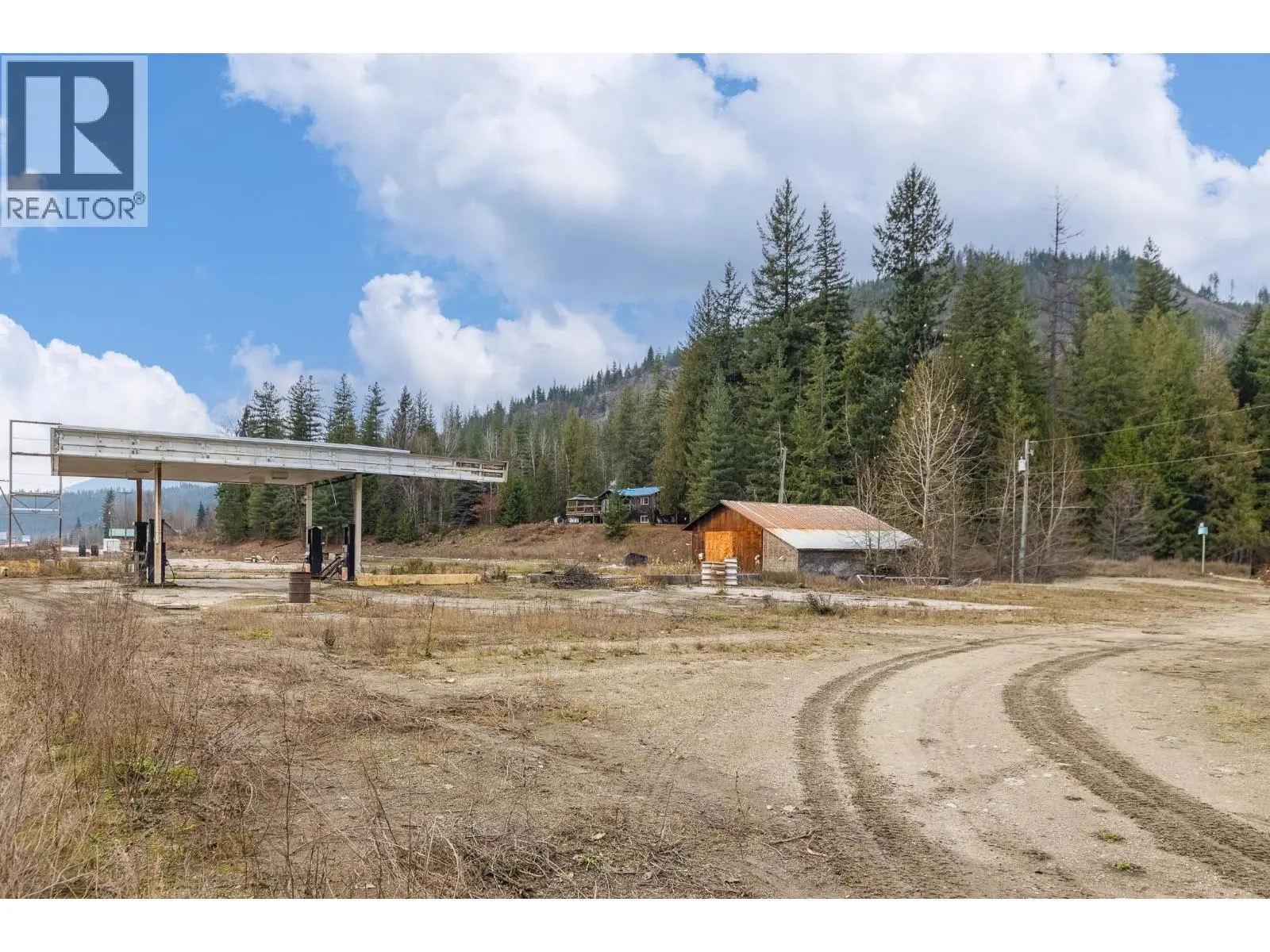 5487 Prosh Frontage Road. Malakwa, British Columbia
