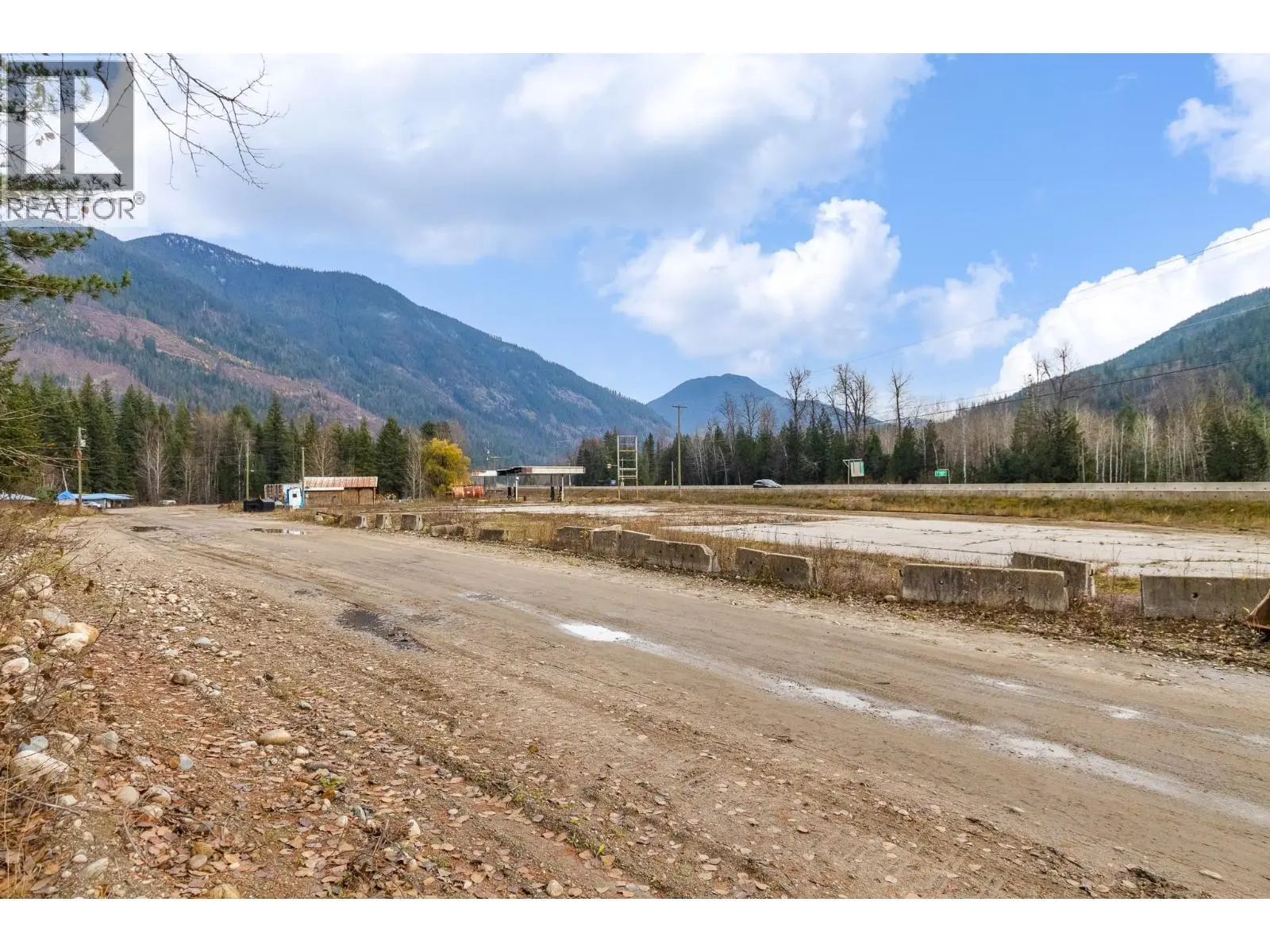 5487 Prosh Frontage Road. Malakwa, British Columbia