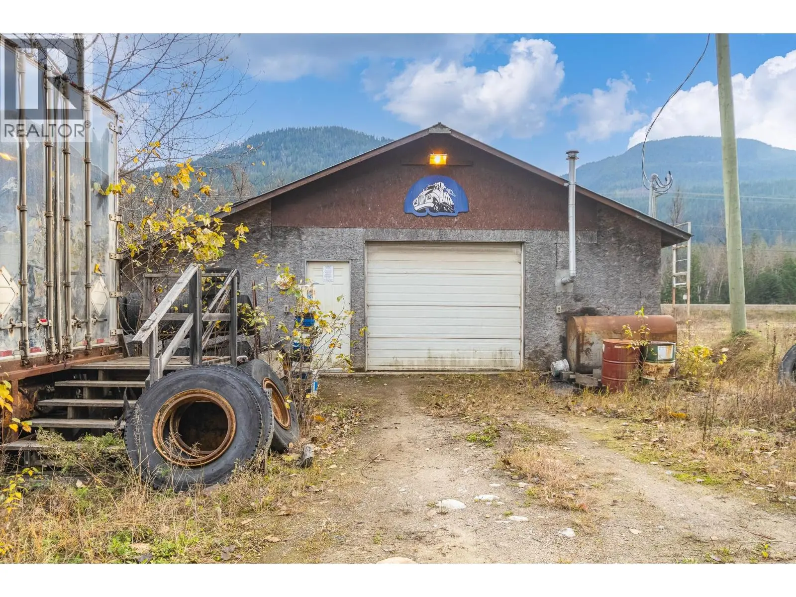 5487 Prosh Frontage Road. Malakwa, British Columbia