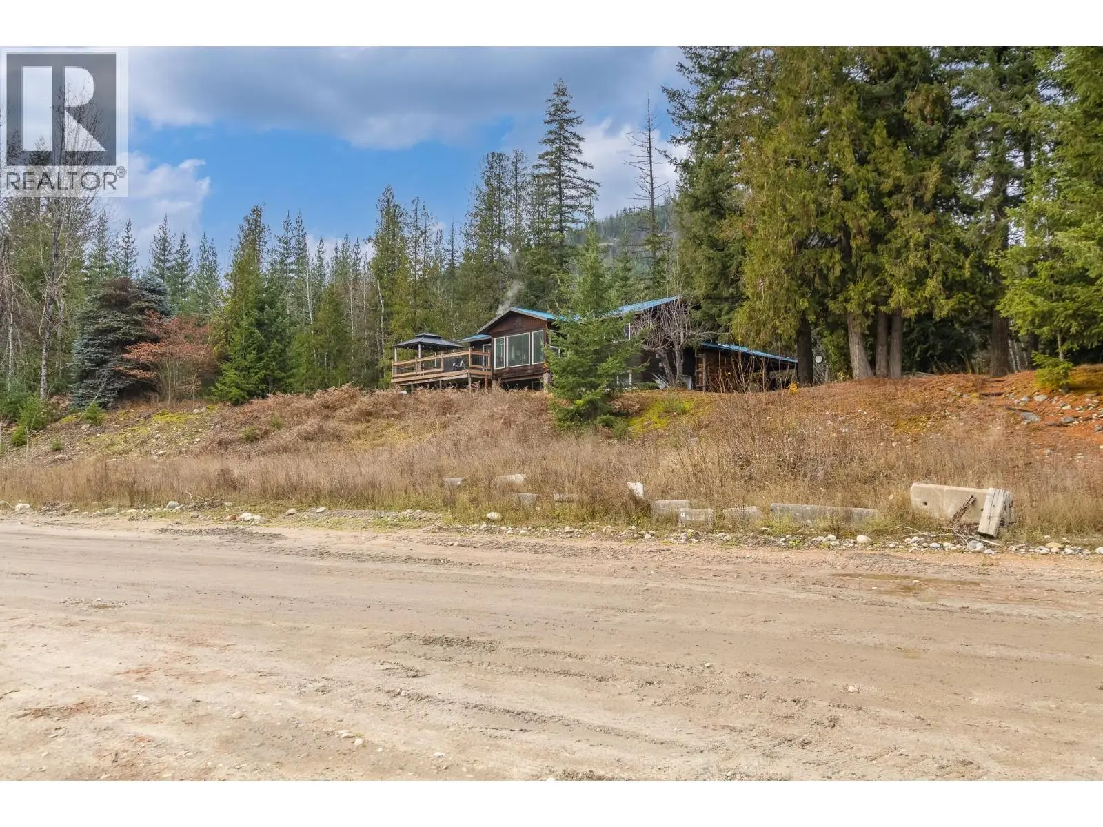 5487 Prosh Frontage Road. Malakwa, British Columbia