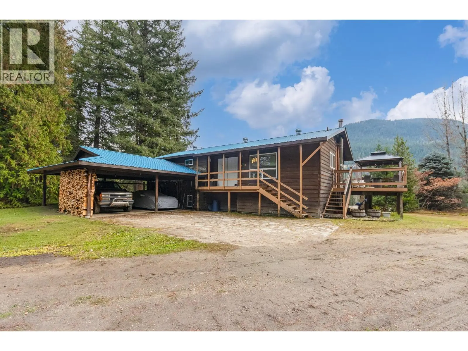 5487 Prosh Frontage Road. Malakwa, British Columbia