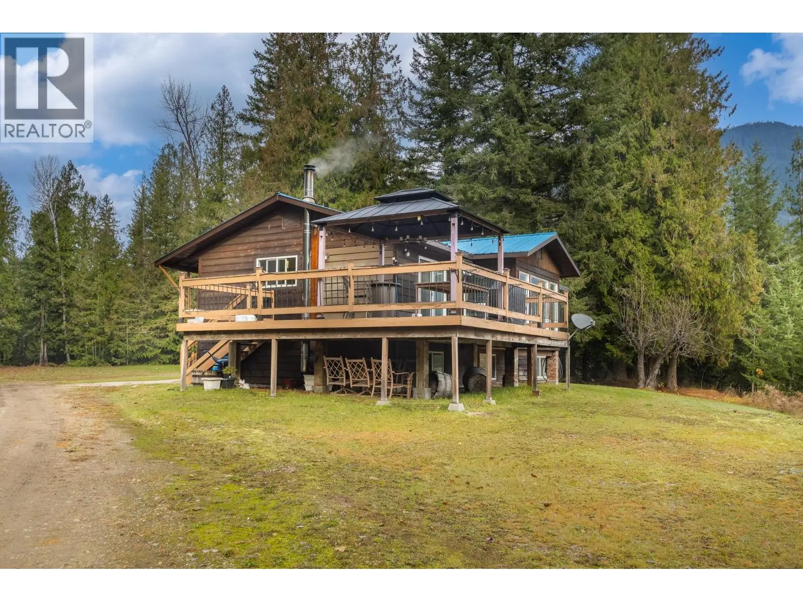 5487 Prosh Frontage Road. Malakwa, British Columbia
