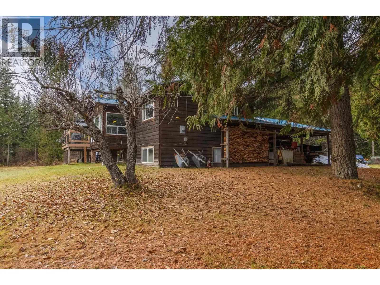 5487 Prosh Frontage Road. Malakwa, British Columbia