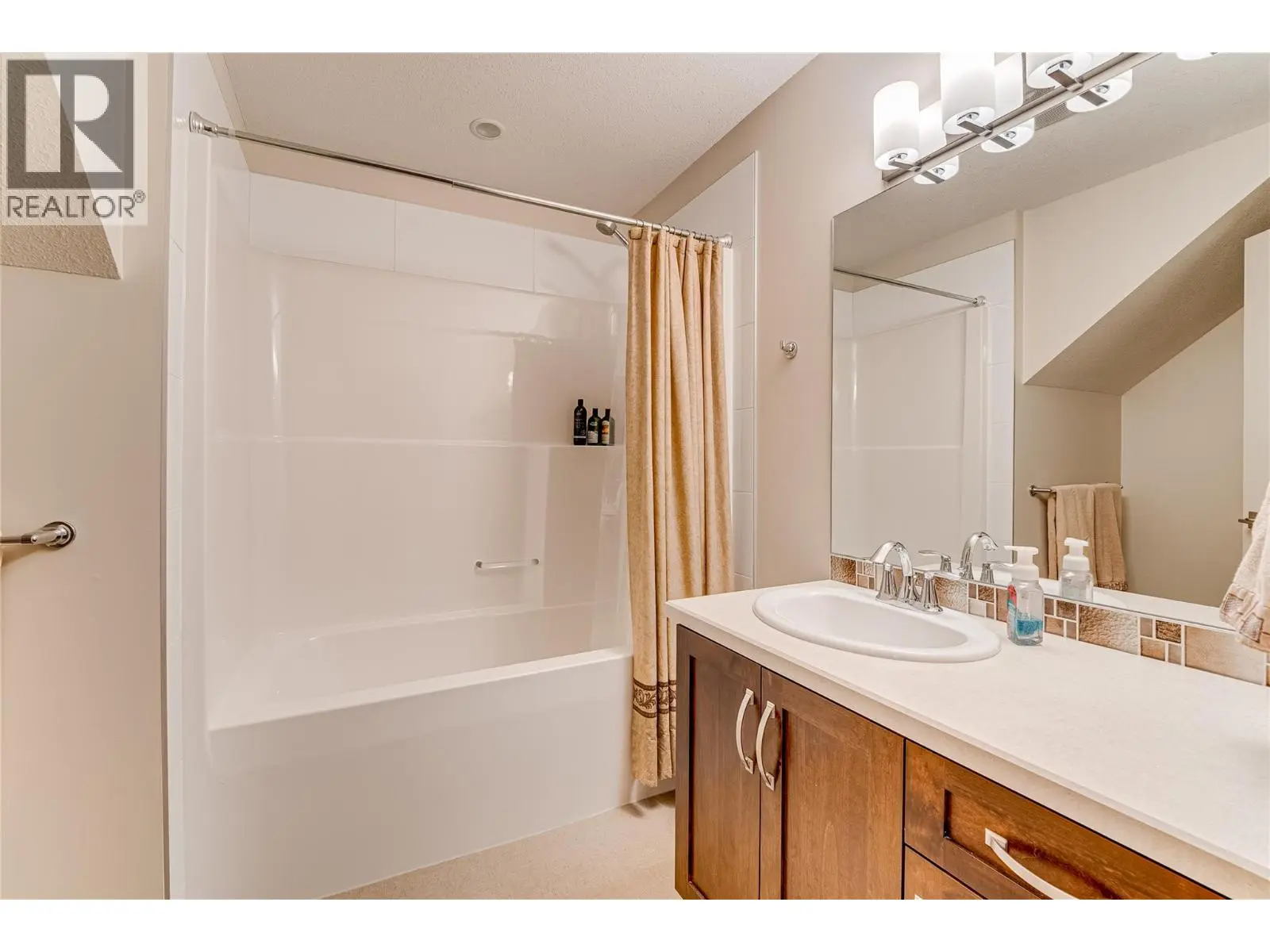 270 Grouse Avenue. Vernon, British Columbia