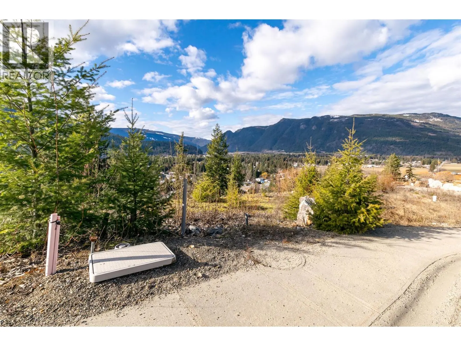 242 Stoneridge Drive. Sicamous, British Columbia
