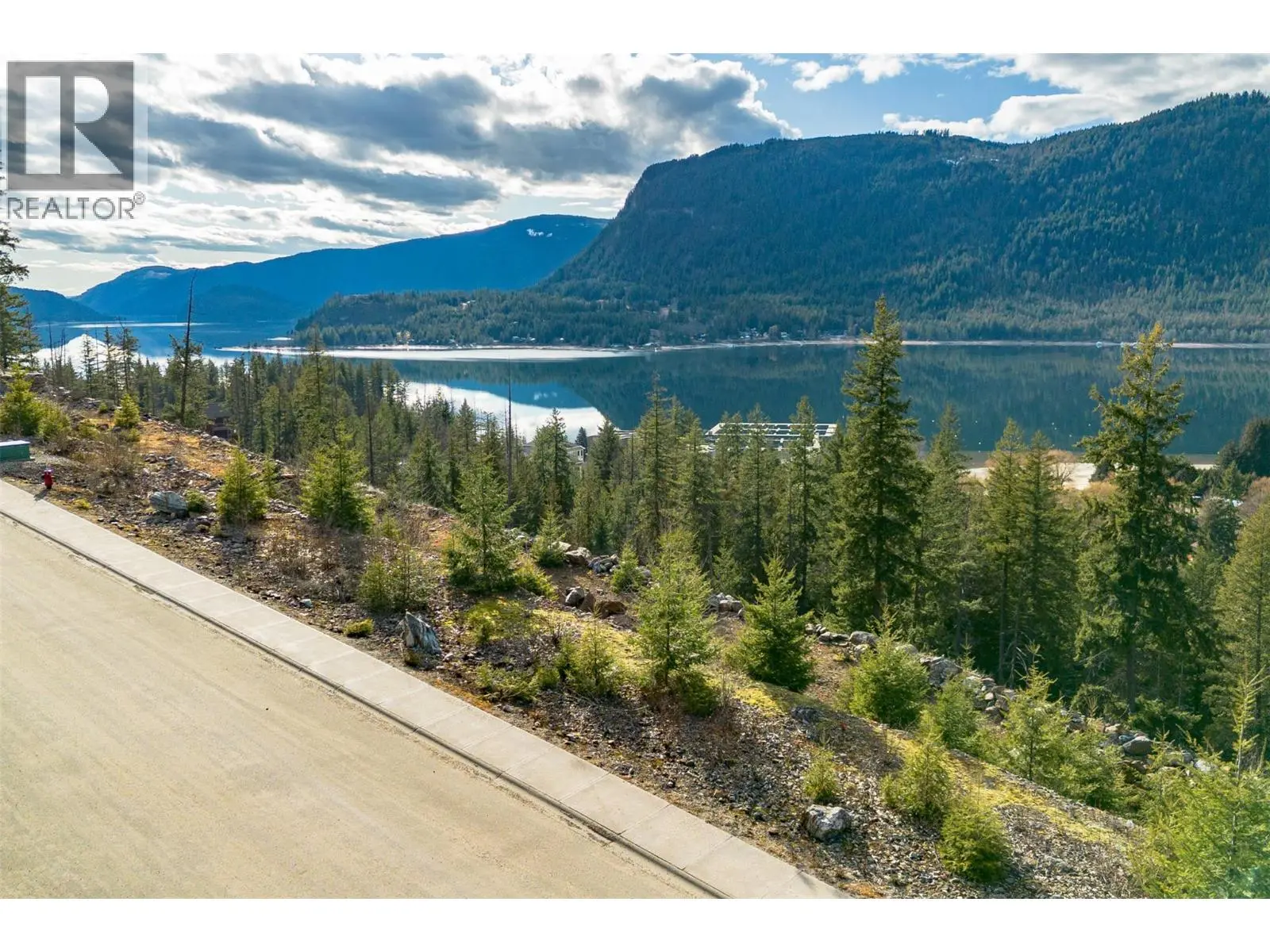 242 Stoneridge Drive. Sicamous, British Columbia