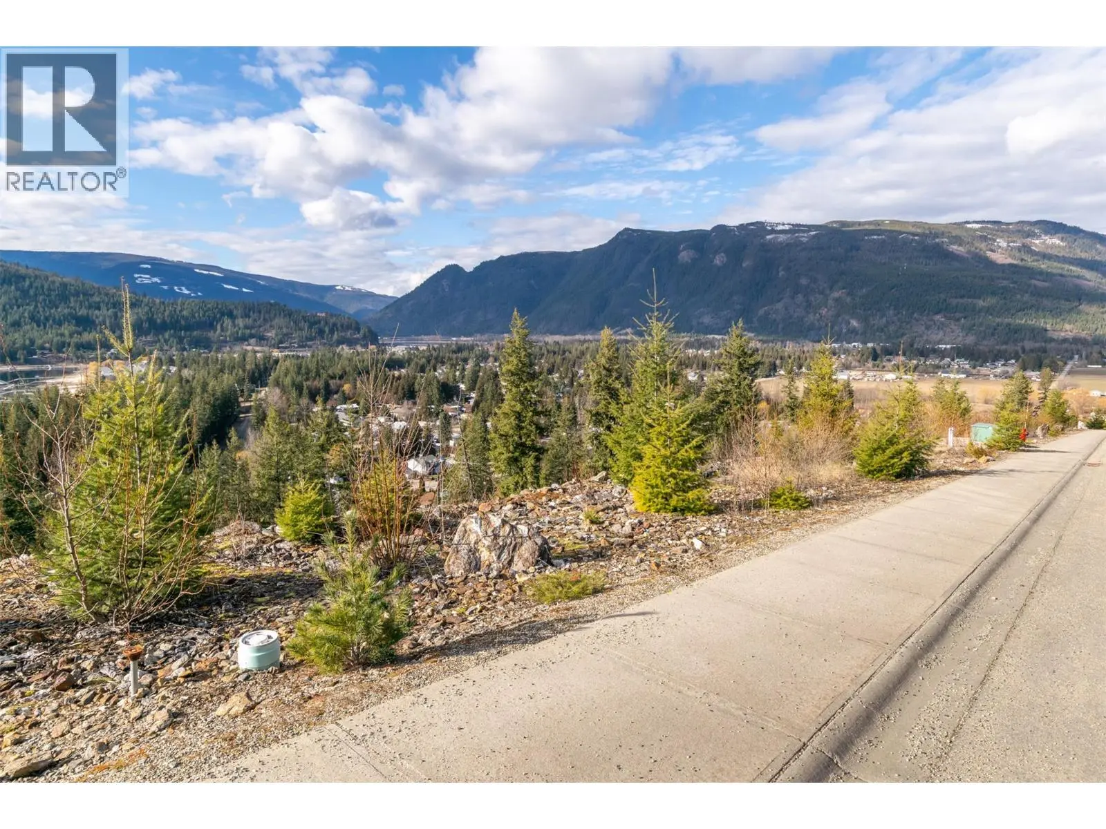 242 Stoneridge Drive. Sicamous, British Columbia