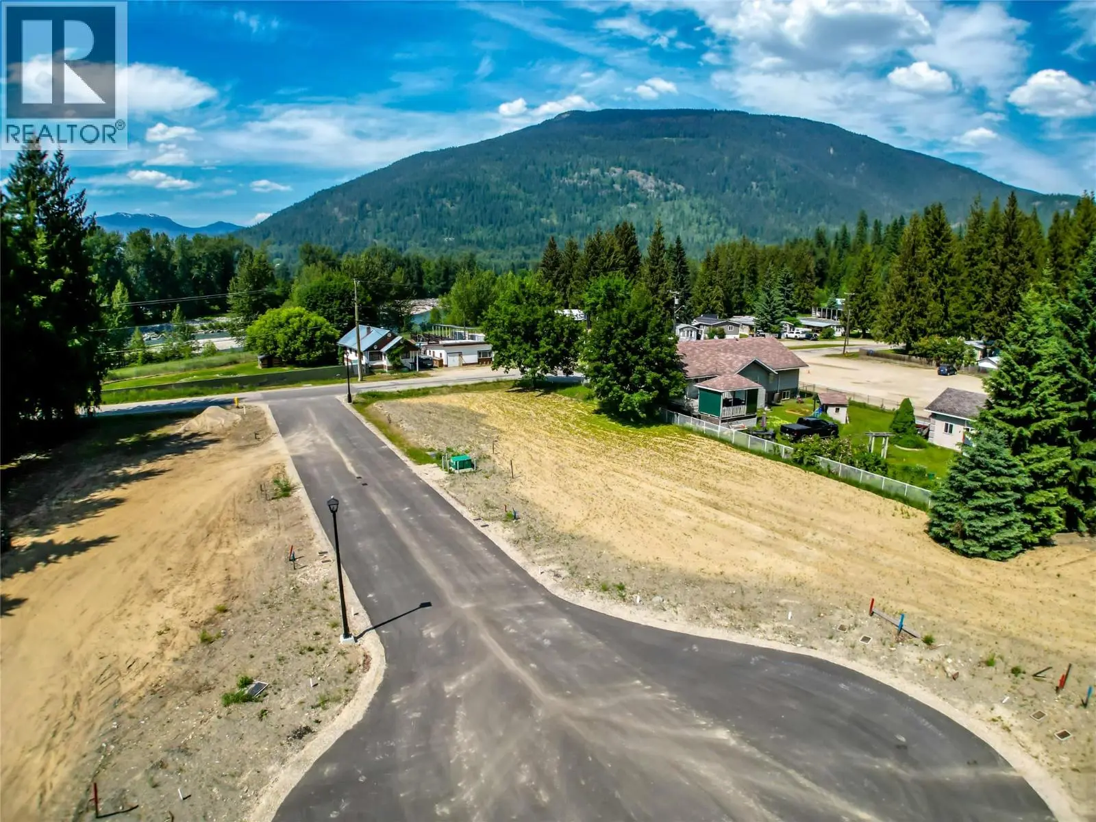 2-1445 Illecillewaet Road Lot# Sl 1. Revelstoke, British Columbia