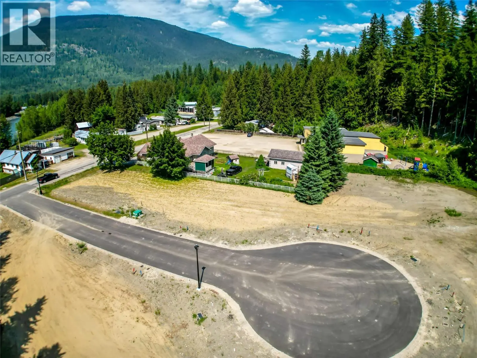 2-1445 Illecillewaet Road Lot# Sl 1. Revelstoke, British Columbia