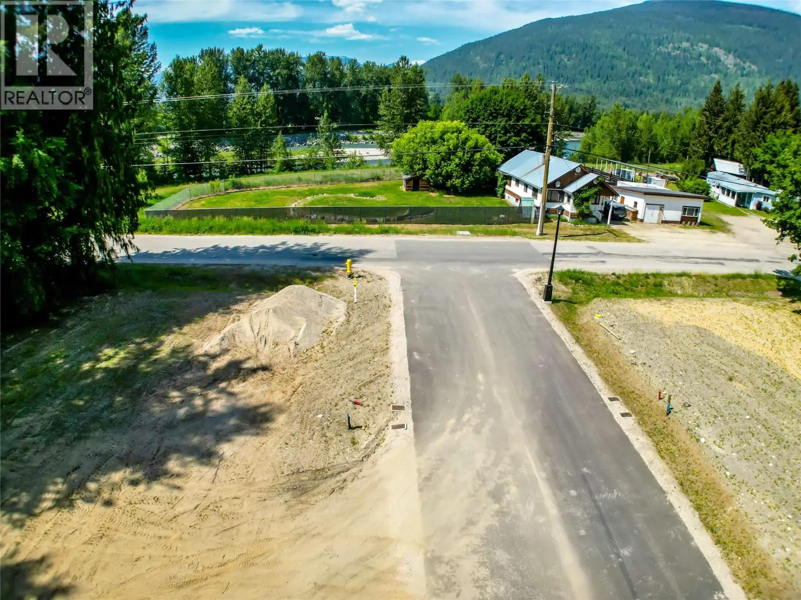 2-1445 Illecillewaet Road Lot# Sl 1. Revelstoke, British Columbia