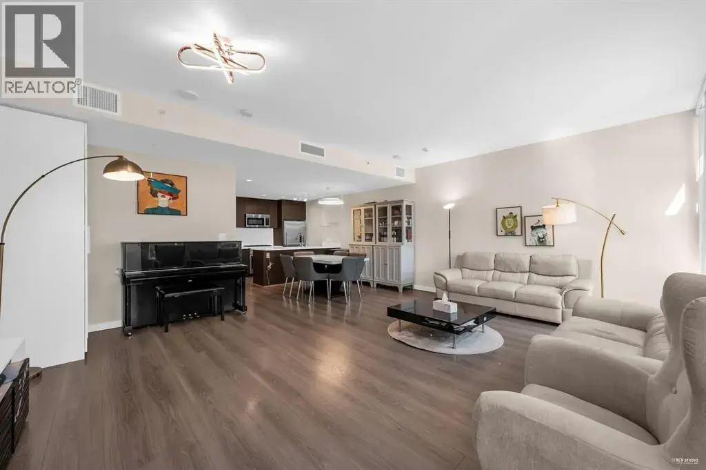 Th16 8677 Capstan Way, Richmond