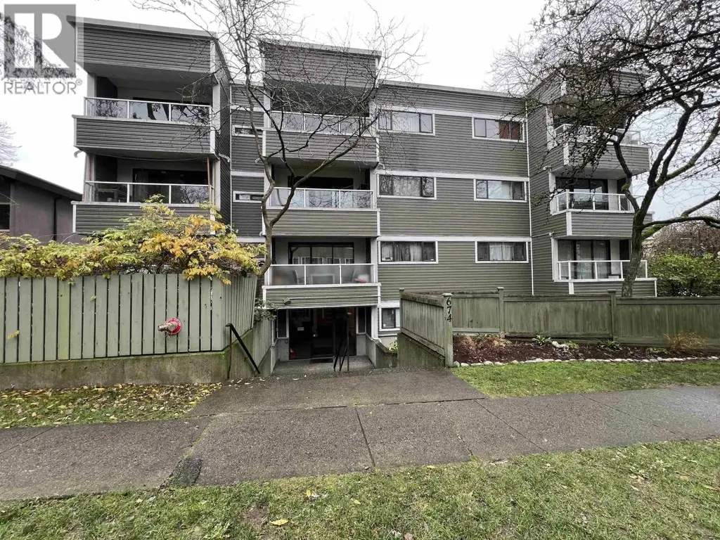 206 674 W 17th Avenue, Vancouver