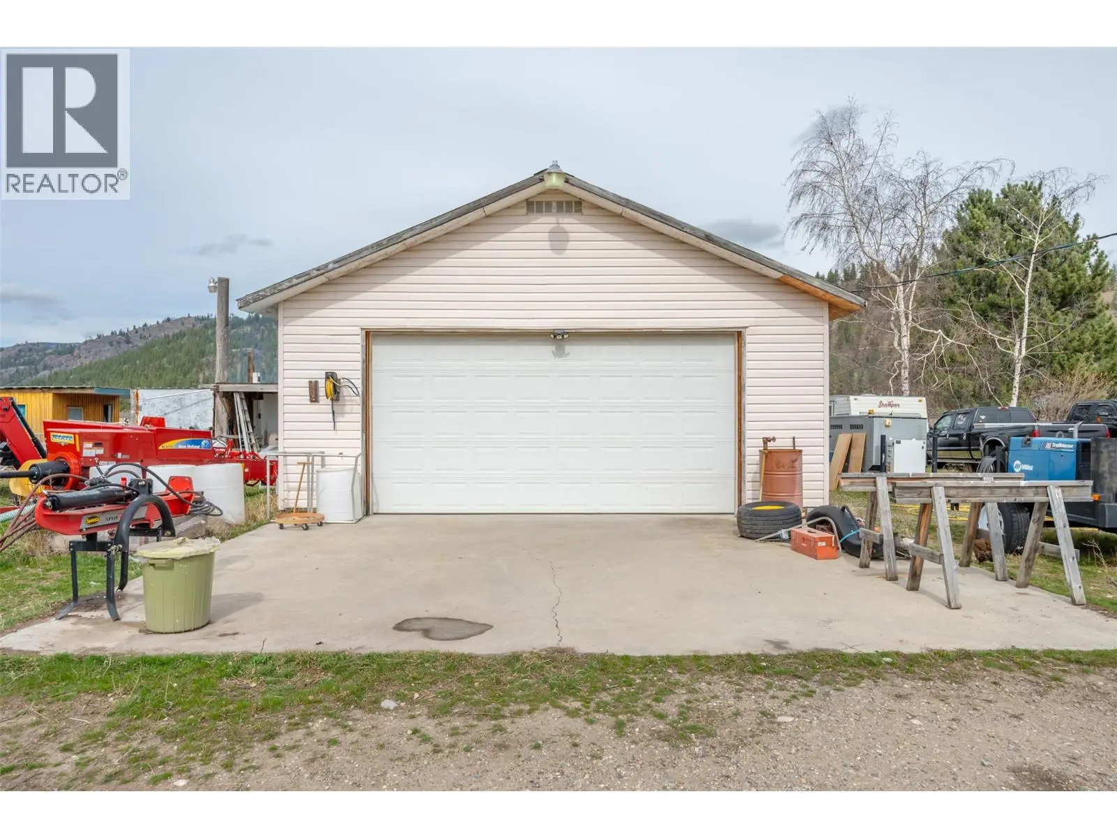 351 Jones Way Road. Oliver, British Columbia