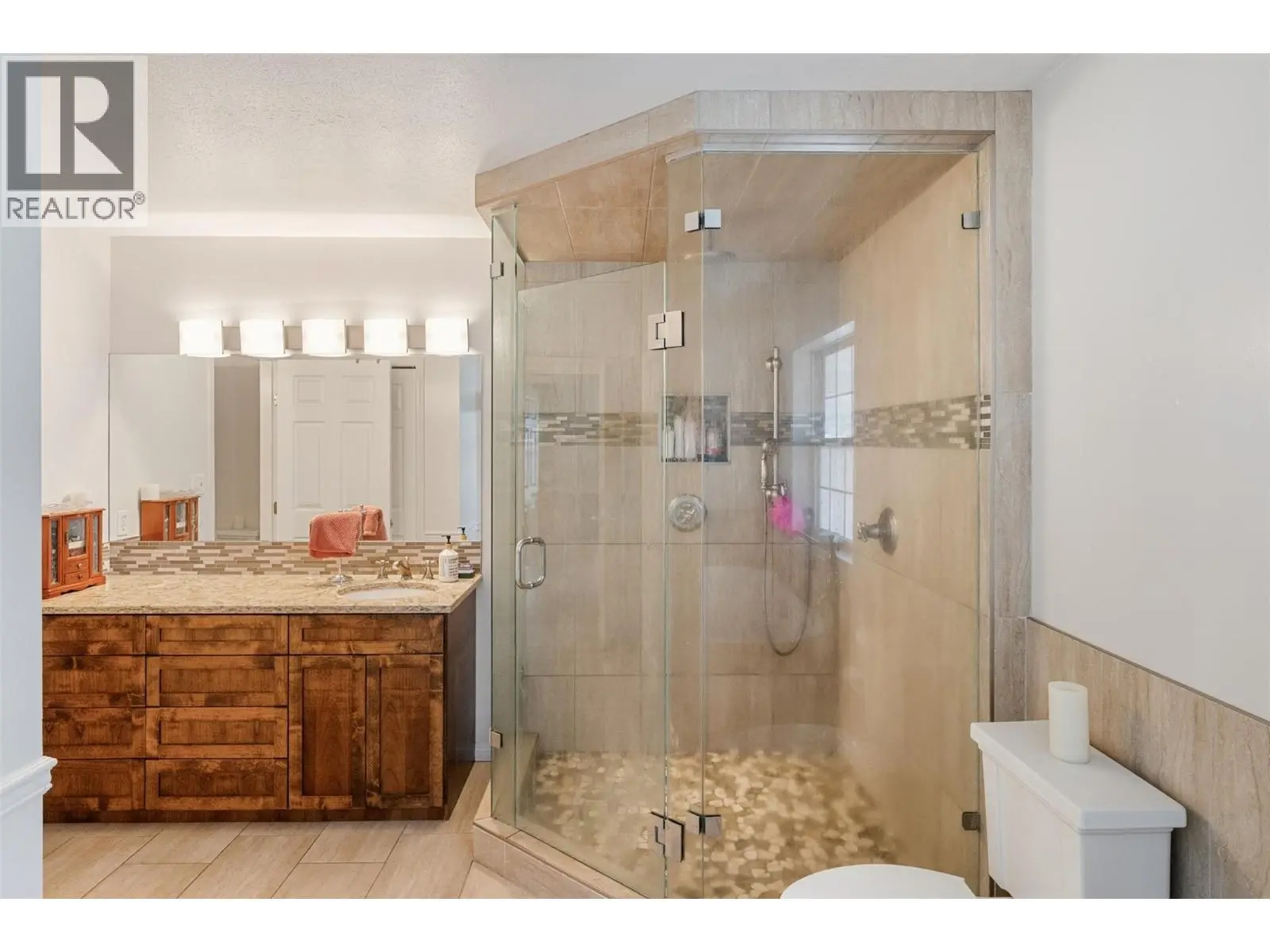 351 Jones Way Road. Oliver, British Columbia