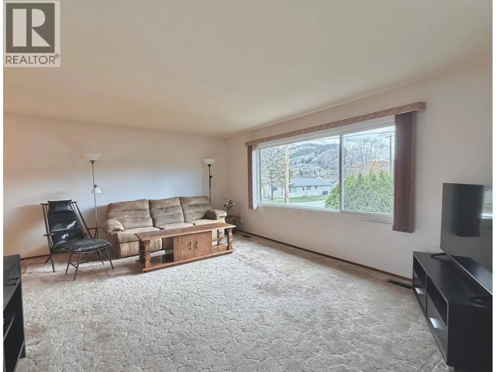 11102 Scott Street. Summerland, British Columbia