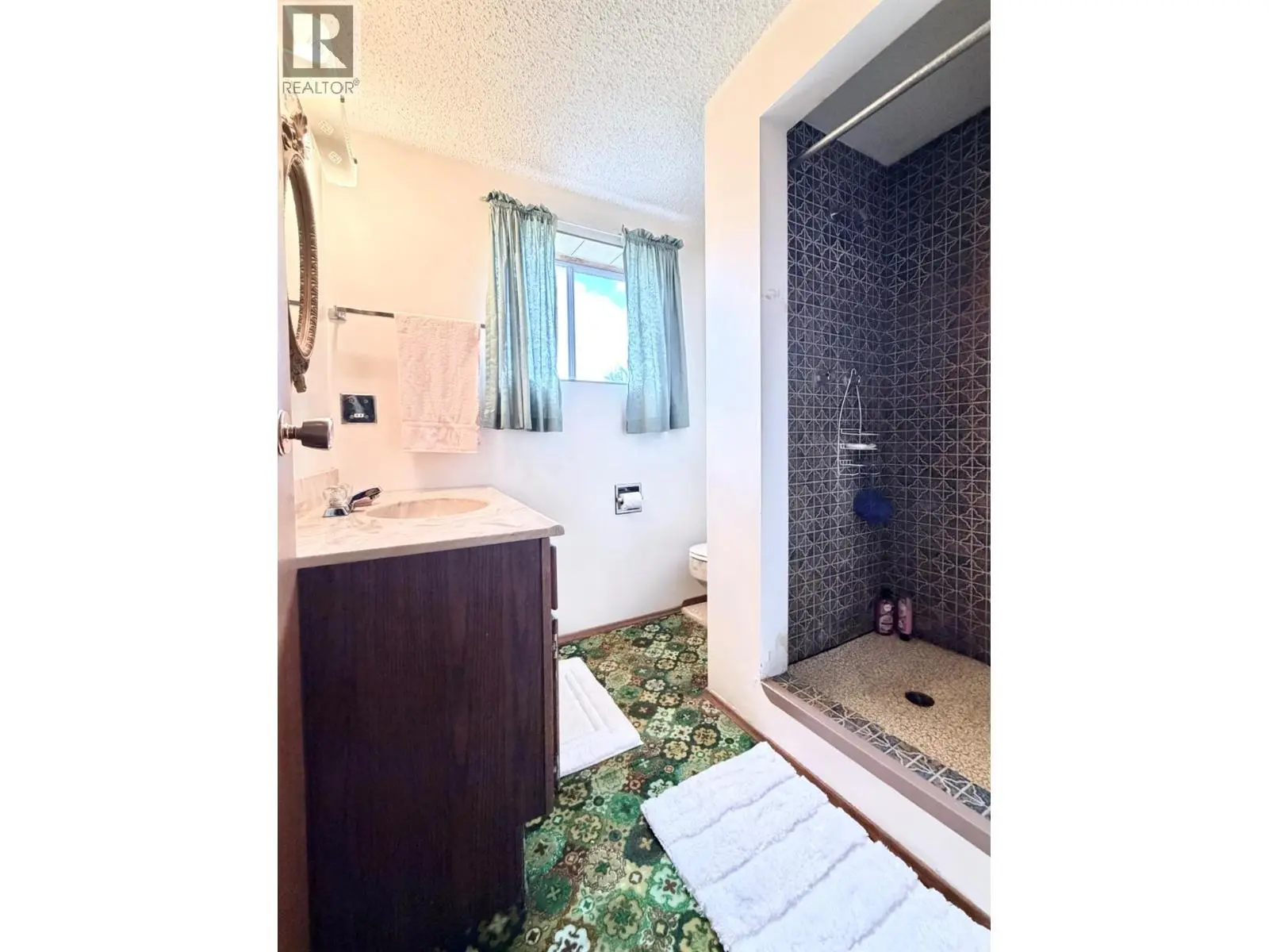 11102 Scott Street. Summerland, British Columbia