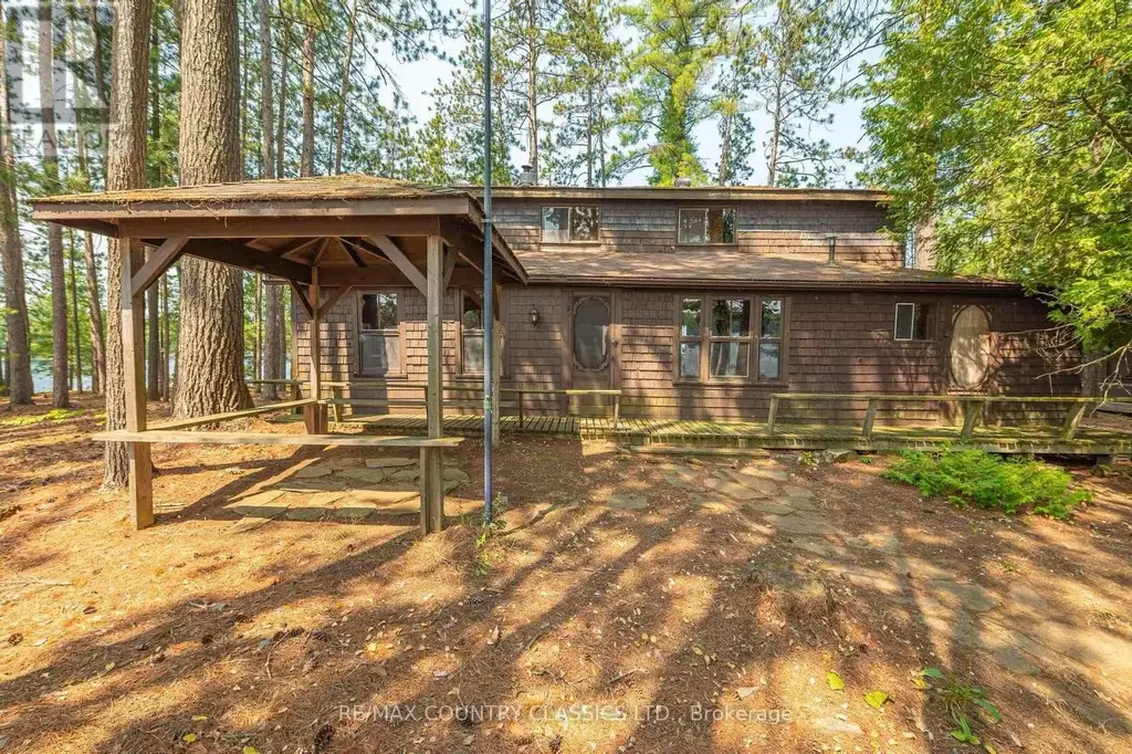 22 Chandos Lk Balmer Island, North Kawartha