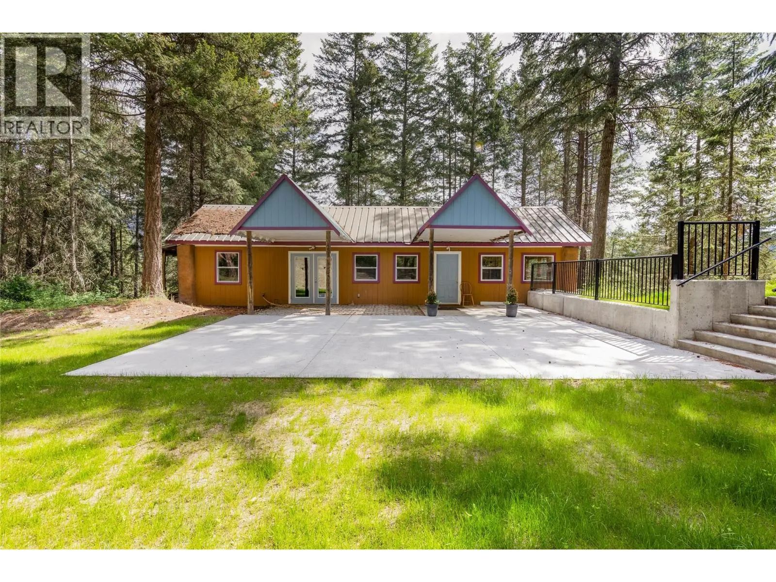 3230 Salmon River Road. Salmon Arm, British Columbia
