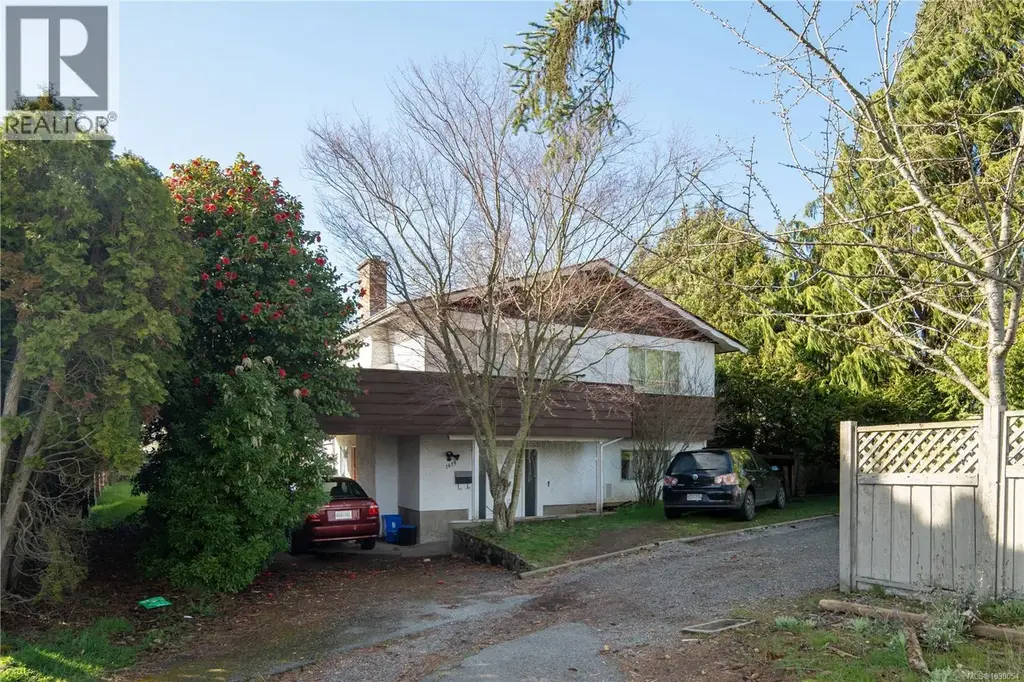 1619 Longacre Dr, Saanich