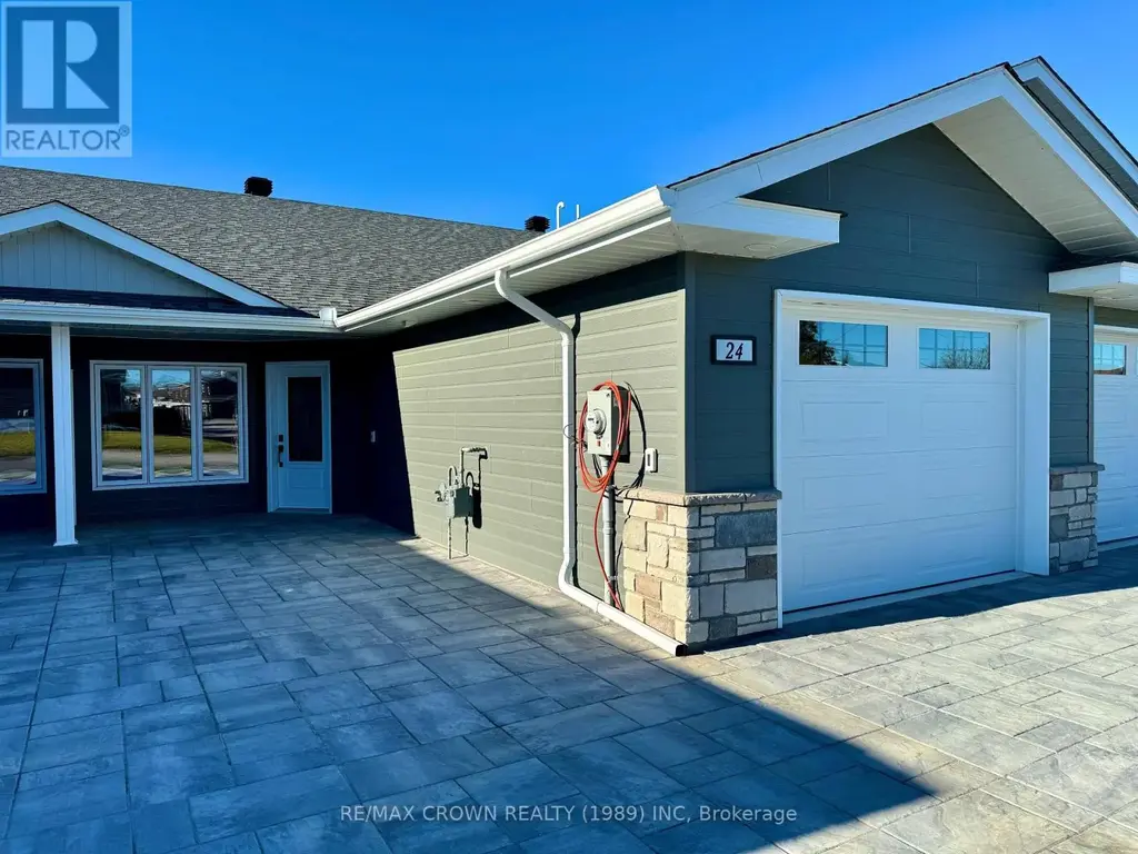 24 Golf Street, Kapuskasing