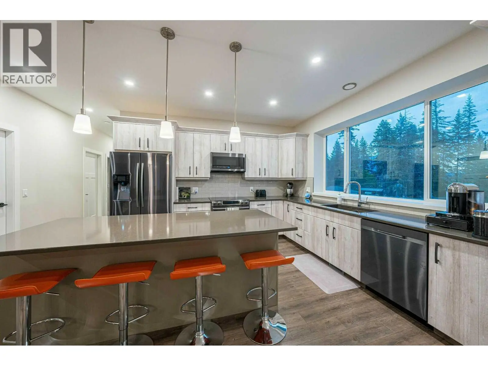 80 15 Avenue Se. Salmon Arm, British Columbia