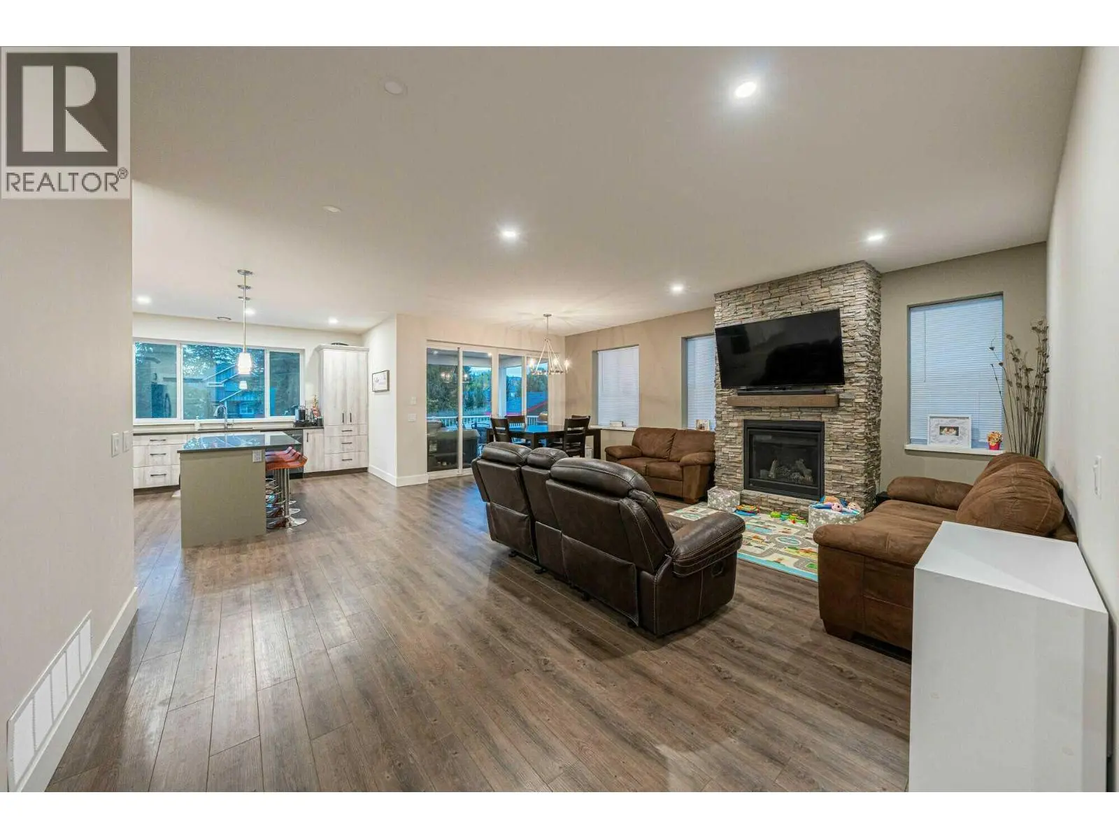 80 15 Avenue Se. Salmon Arm, British Columbia