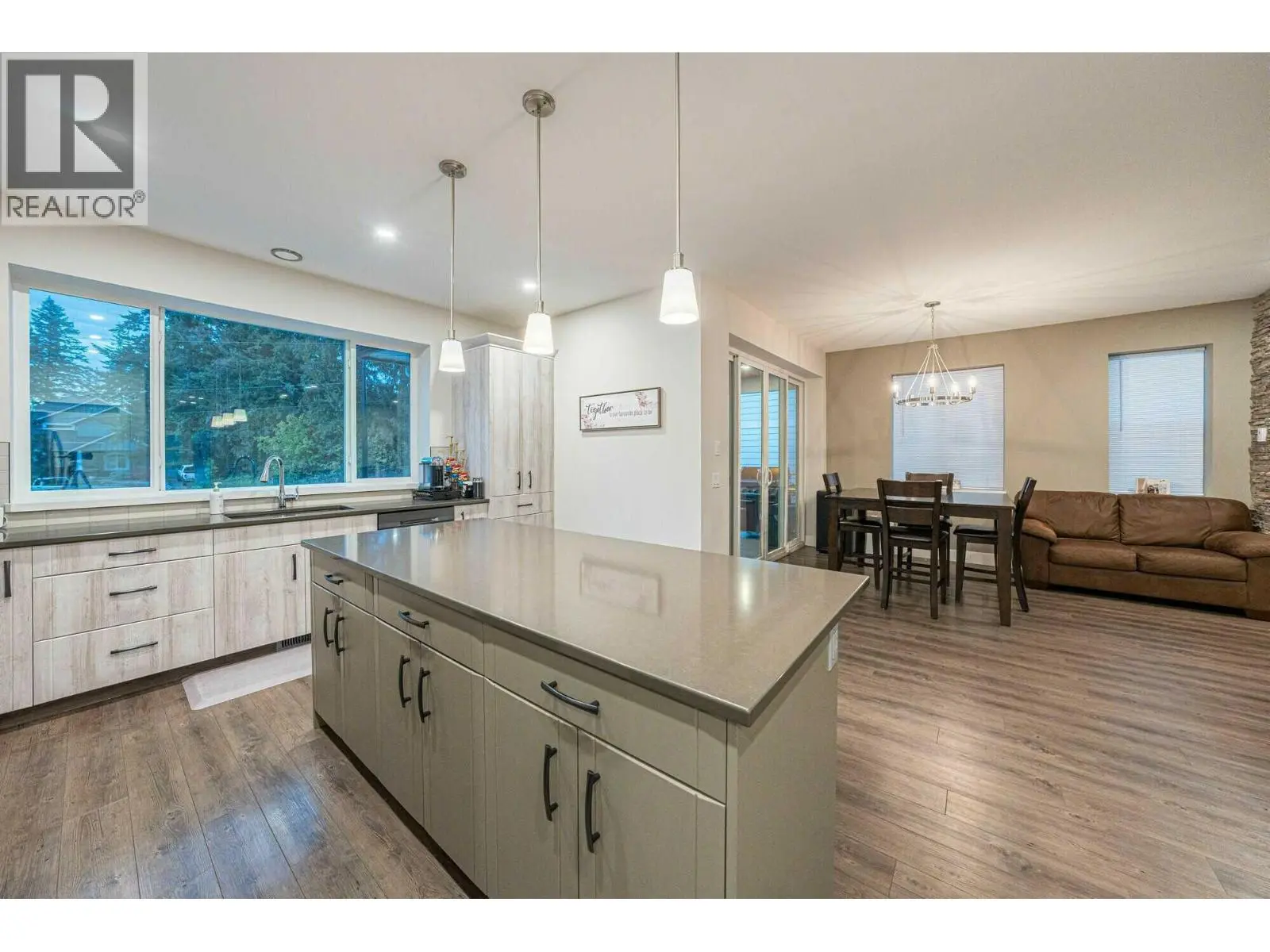 80 15 Avenue Se. Salmon Arm, British Columbia