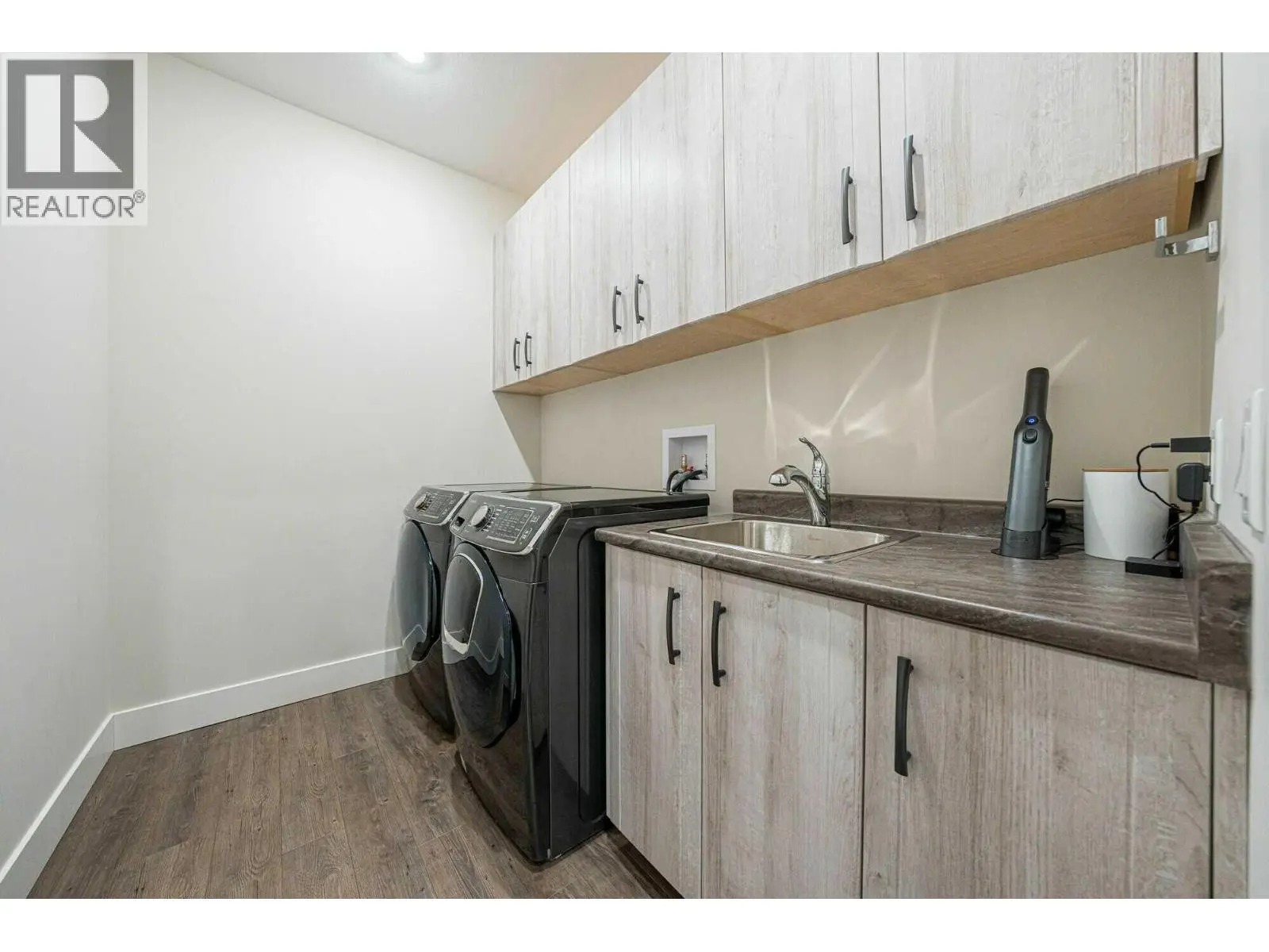 80 15 Avenue Se. Salmon Arm, British Columbia