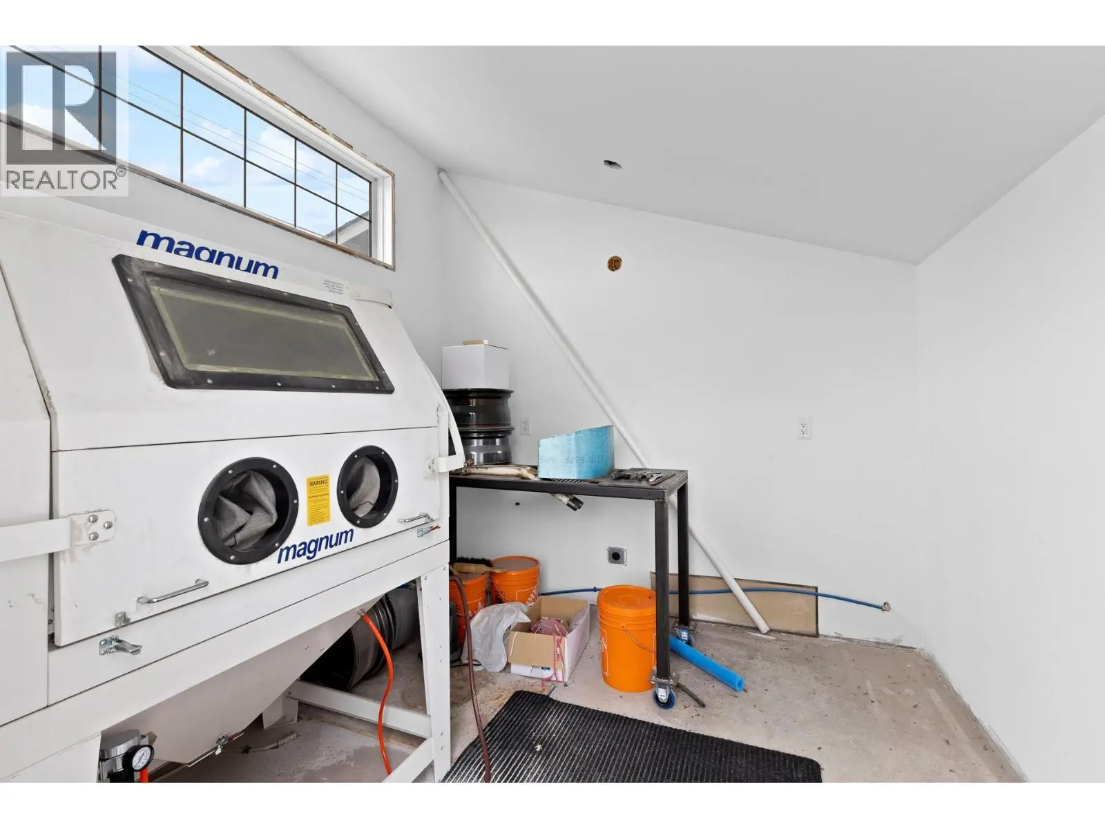 11210 Bond Road. Lake Country, British Columbia