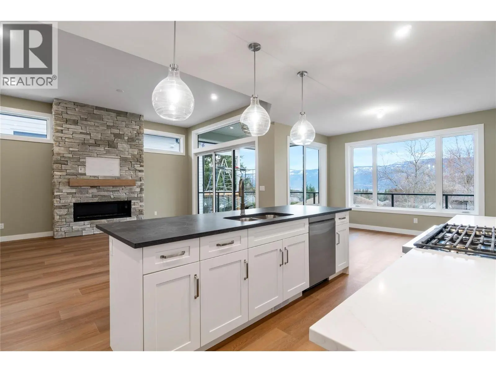 1905 35 Street Ne. Salmon Arm, British Columbia