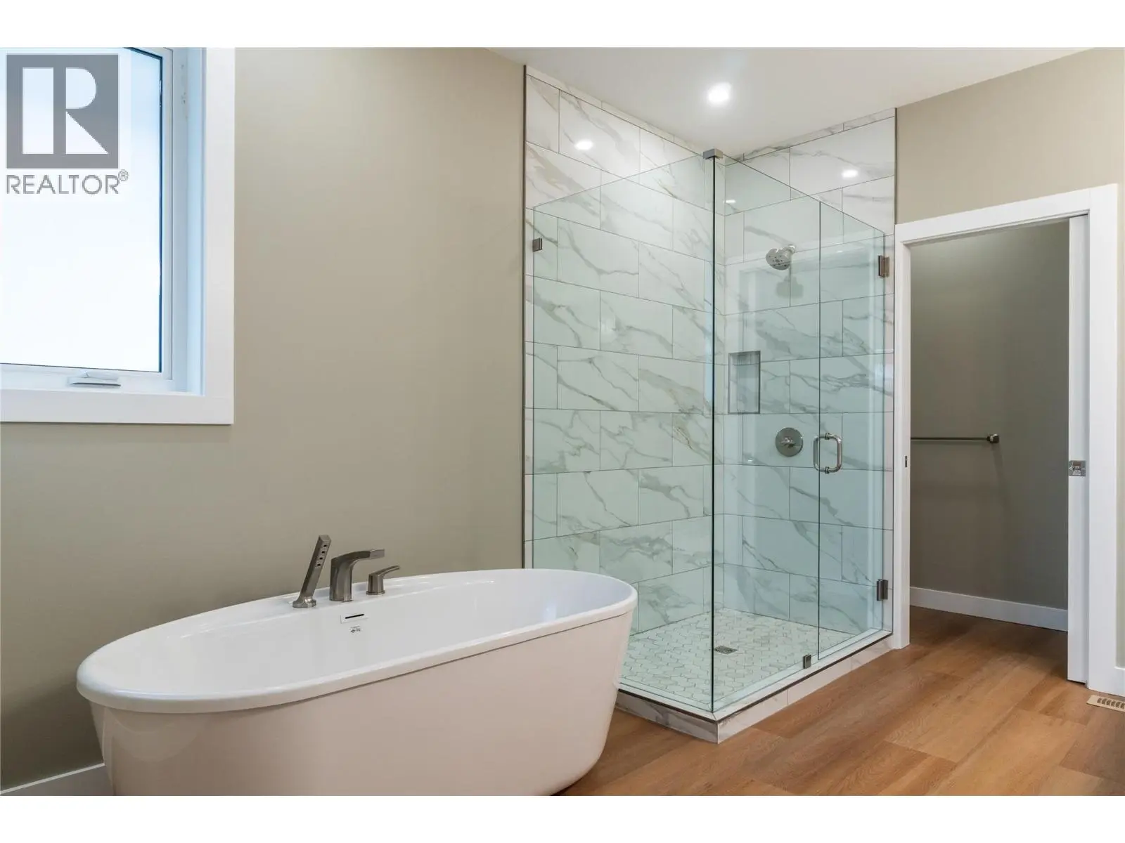 1905 35 Street Ne. Salmon Arm, British Columbia