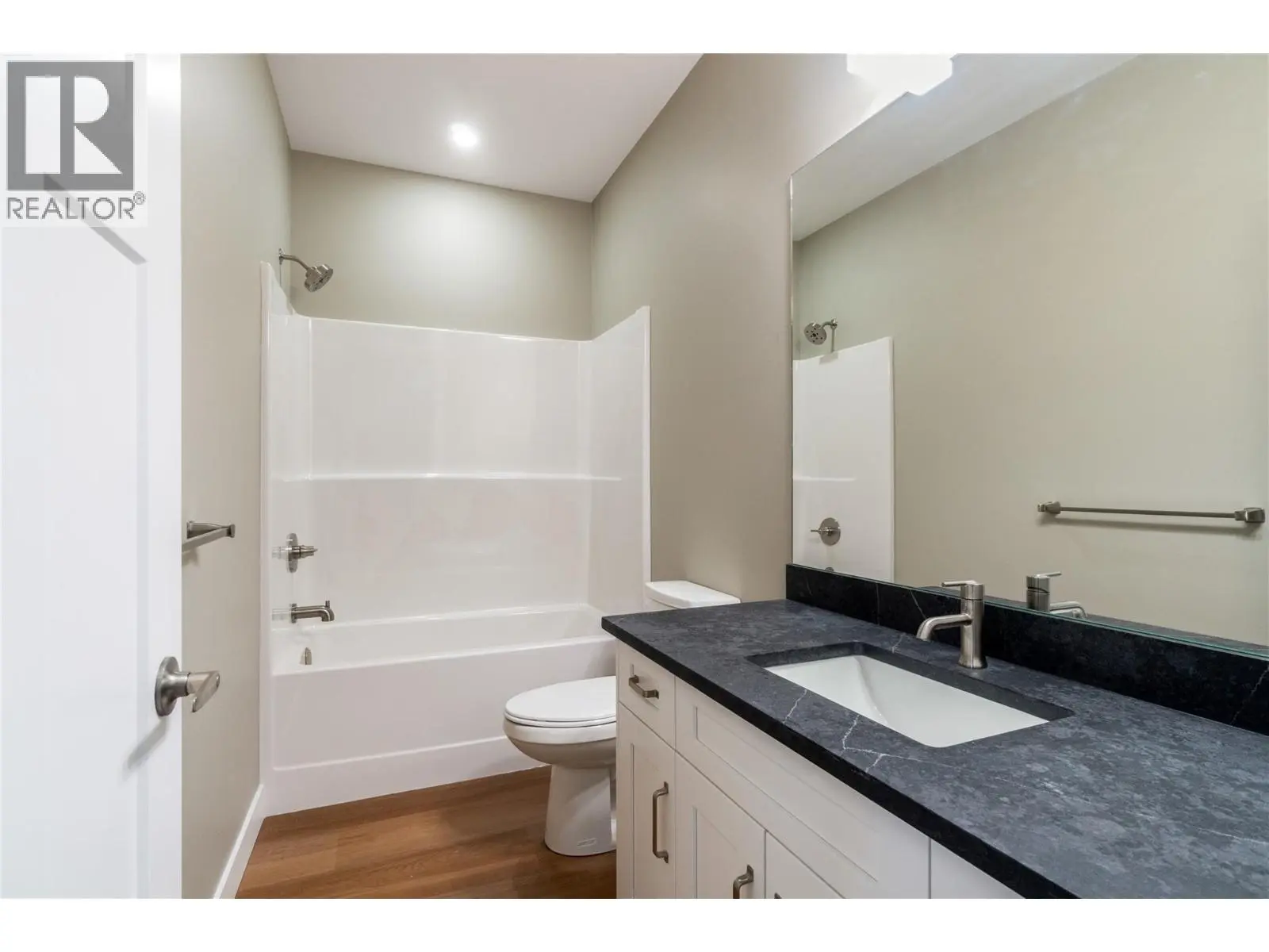1905 35 Street Ne. Salmon Arm, British Columbia