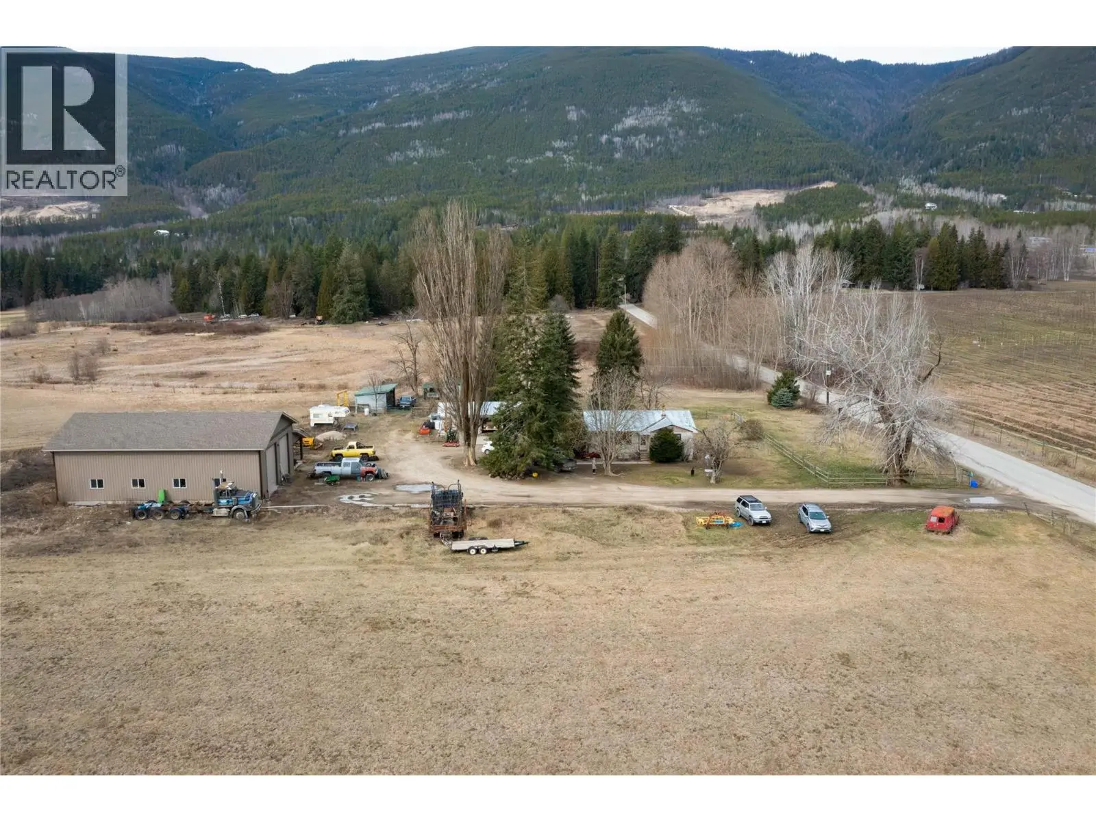 5311 30 Avenue Nw. Salmon Arm, British Columbia