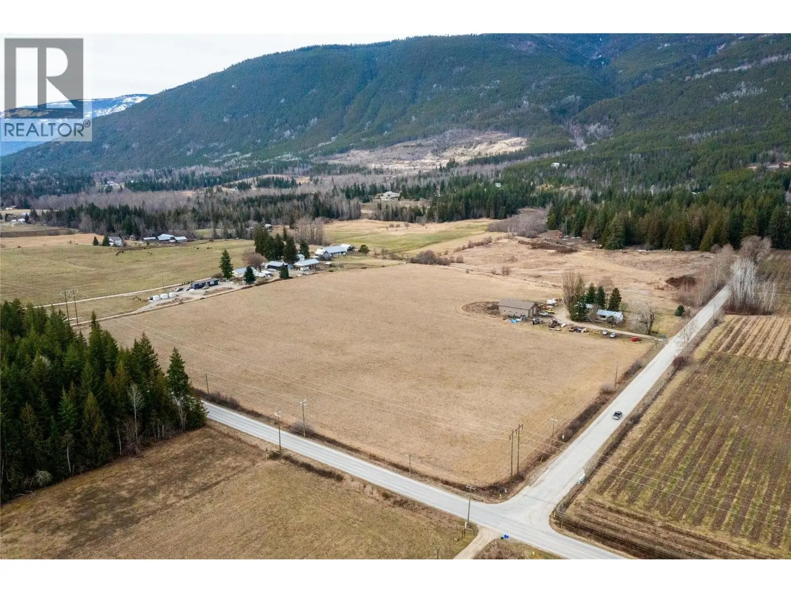 5311 30 Avenue Nw. Salmon Arm, British Columbia